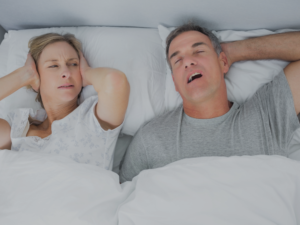 ronco alto e sono agitado, possível apneia do sono